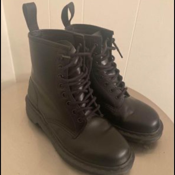 Doc Martens size 8. - Picture 2 of 4